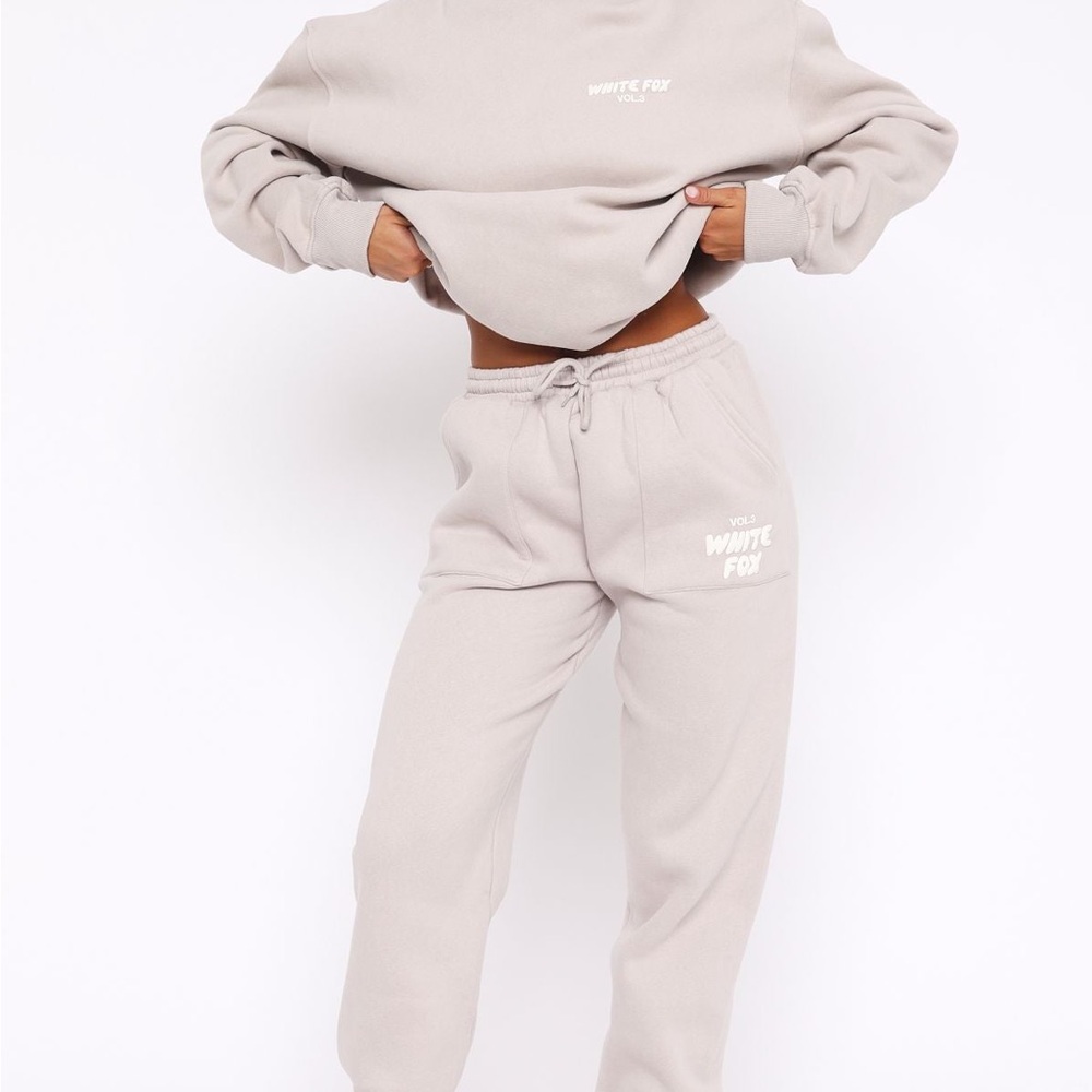 White Fox SET Beige Sweatshirt and Joggers Set
